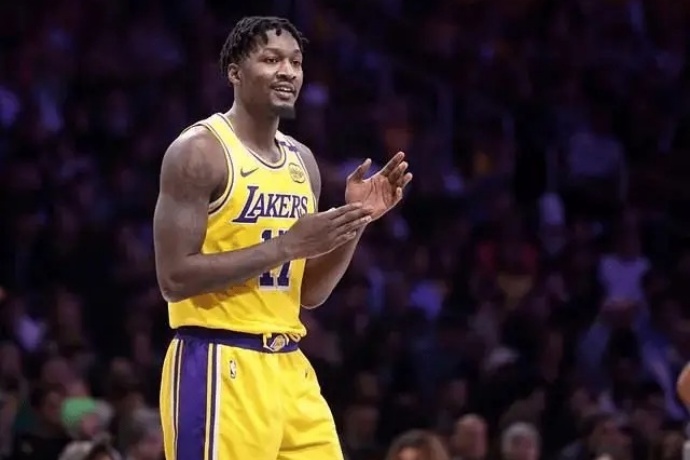 湖人鋒線大將芬尼-史密斯完成手術,預計訓練營前恢復 湖人鋒線大將芬尼-史密斯完成手術,預計訓練營前恢復