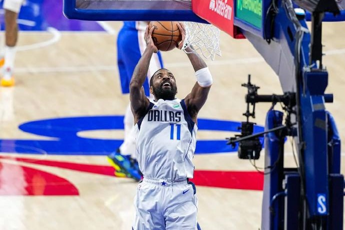 歐文跳出球員選項(xiàng),3 年 1.19 億美元續(xù)約獨(dú)行俠 歐文跳出球員選項(xiàng),3 年 1.19 億美元續(xù)約獨(dú)行俠