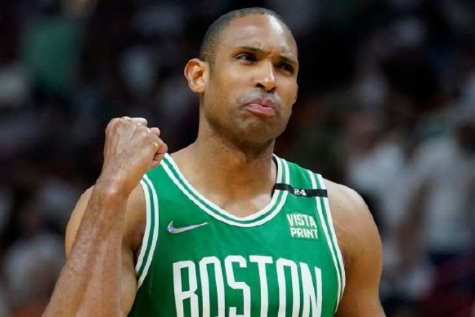 湖人簽下艾頓后再追霍福德，內線布局持續升級