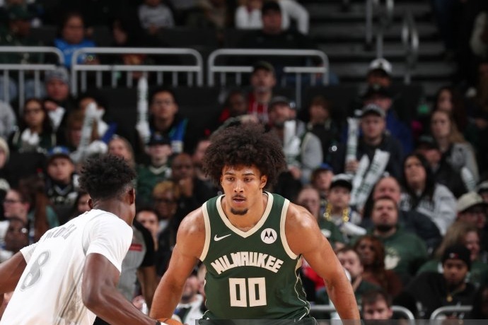 雄鹿官宣續約希姆斯,強化內線深度 雄鹿官宣續約希姆斯,強化內線深度