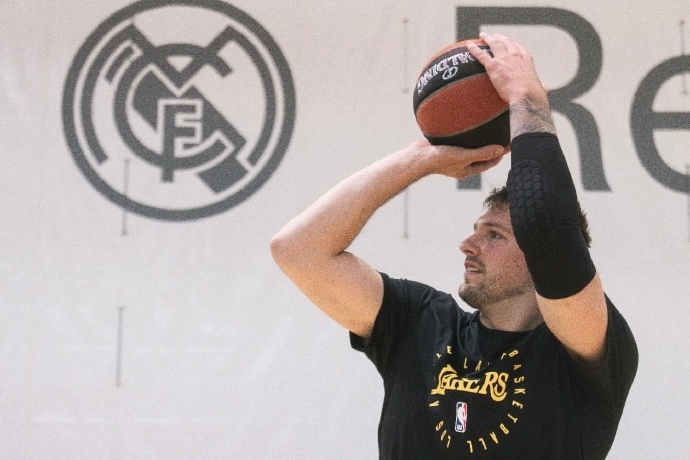 東契奇公開致敬詹姆斯，經(jīng)紀(jì)人發(fā)聲力挺