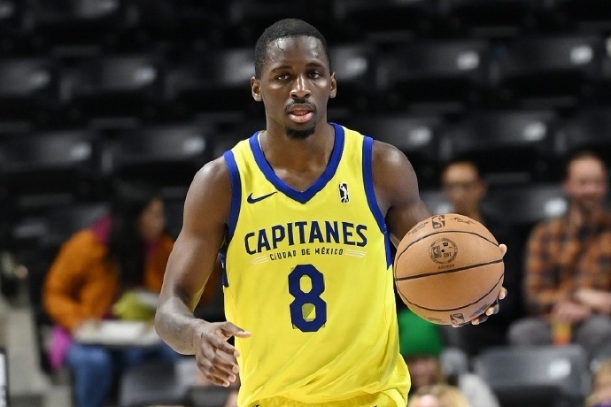 夏季聯賽閃耀，大衛·瓊斯與馬刺達成雙向合同