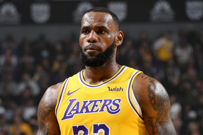 巨星爭奪戰提前打響:詹姆斯領銜超巨扎堆,湖人手握5400萬空間 巨星爭奪戰提前打響:詹姆斯領銜超巨扎堆,湖人手握5400萬空間