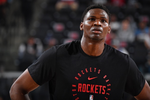 老鷹2年450萬簽丹特:雙向球員的歷史突破與火箭的薪資困局 老鷹2年450萬簽丹特:雙向球員的歷史突破與火箭的薪資困局