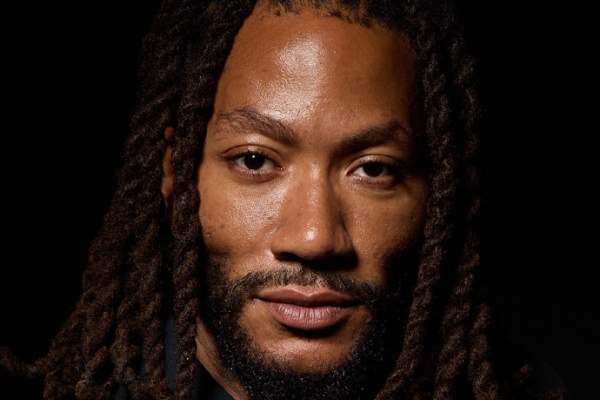 風城玫瑰永不凋零:公牛官宣2025年退役羅斯1號球衣 風城玫瑰永不凋零:公牛官宣2025年退役羅斯1號球衣