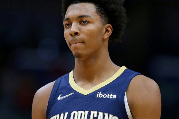 勇士積極追求鵜鶘特雷墨菲:尋找可靠的輔助者以增強陣容深度 勇士積極追求鵜鶘特雷墨菲:尋找可靠的輔助者以增強陣容深度