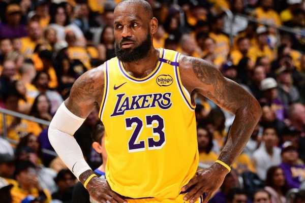 詹姆斯回家遇阻:騎士報價懸殊,米切爾公開反對 詹姆斯回家遇阻:騎士報價懸殊,米切爾公開反對