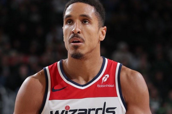 尼克斯再簽布羅格登,后場競爭更趨激烈 尼克斯再簽布羅格登,后場競爭更趨激烈