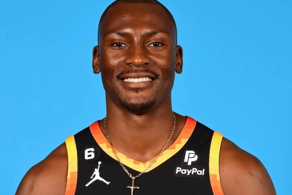 馬刺一年無保障合同簽回老將比永博,33歲中鋒開啟生涯第15季輔佐文班亞馬 馬刺一年無保障合同簽回老將比永博,33歲中鋒開啟生涯第15季輔佐文班亞馬